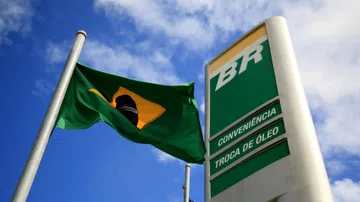 Petrobras quase dobra lucro e anuncia proventos bilionários para acionistas